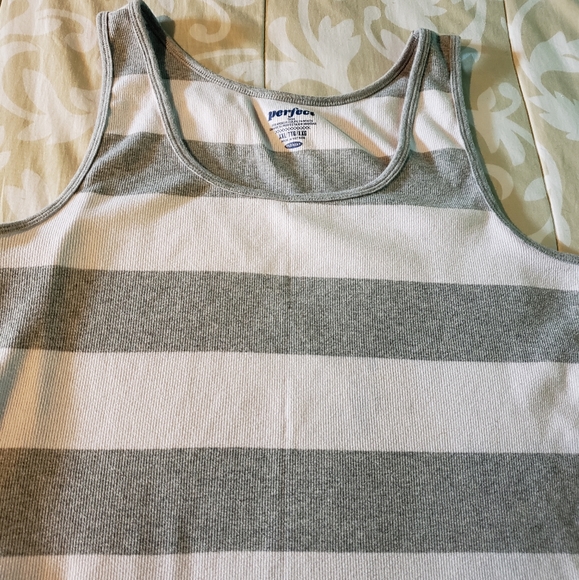 Old navy tanks - Picture 3 of 3